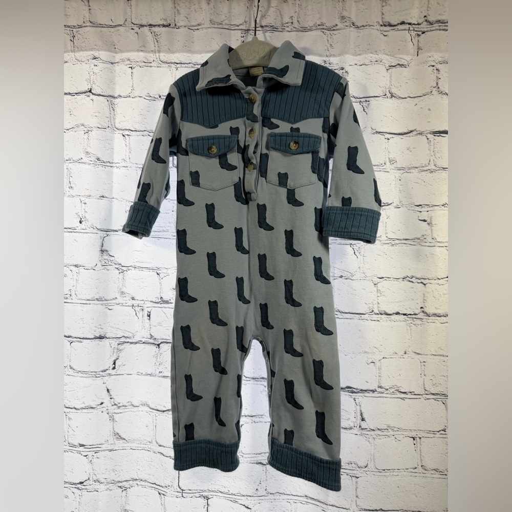 Kate Quinn Boot Print Footie *play*